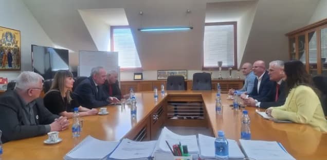 САСТАНАК ПРЕДСТАВНИКА РУСКЕ СТРАНКЕ И ЛОКАЛНИХ ФУНКЦИОНЕРА